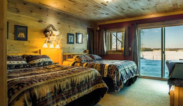 Quiet stay on the lake in Room 14 - The Chippewa Lodge - Curriers Lakeview Lodge