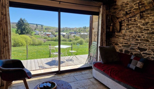 Quiet stone country house!