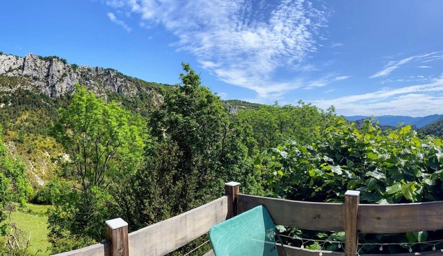 Quiet stone house with splendid view