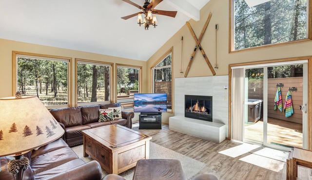 Quiet street & setting close to SHARC with Master on Main - A/C & Sharc Passes