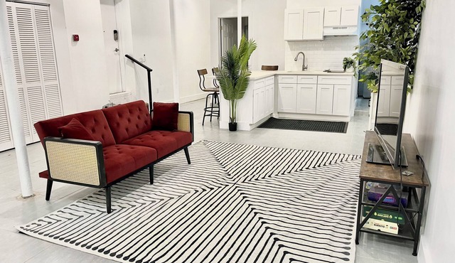 Quiet studio, 20 minute direct train ride to midtown Manhattan