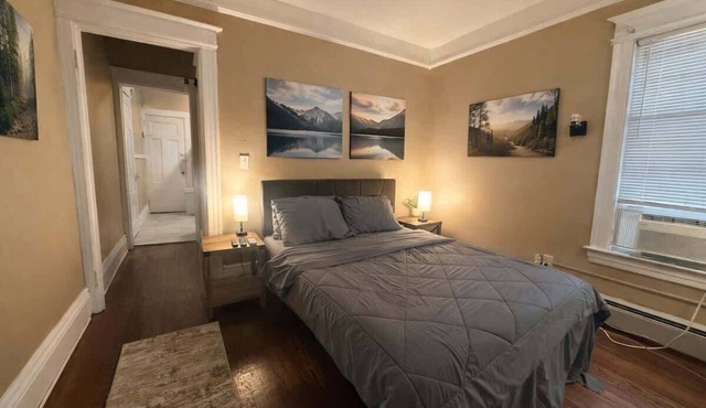 Quiet Studio Apartment Near Cobbs Hill Park