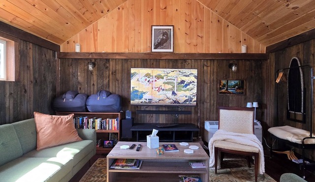 Quiet studio apt w large deck. 15 min to Lanc city, 10min to Spooky Nook Sports