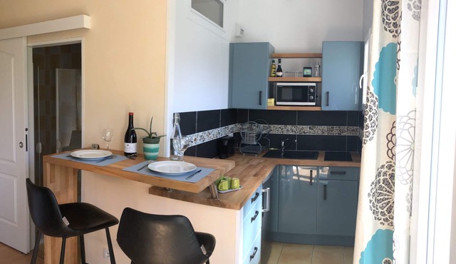 Quiet studio bathroom kitchen wc swimming pool & parking