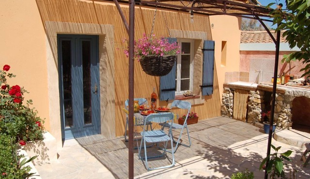 QUIET STUDIO COUNTRYSIDE, QUIET HOUSE SHARED POOL, AQUABIKE, CHILDREN'S GAMES