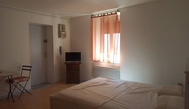 QUIET STUDIO DOWNTOWN NANTUA