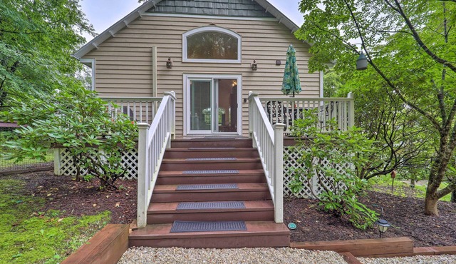 Quiet Studio Escape ~ 2 Mi to Blue Ridge Parkway!