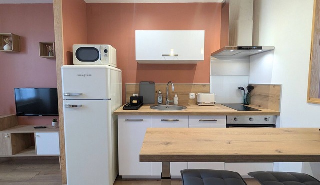 Quiet studio in central Châteauroux with parking