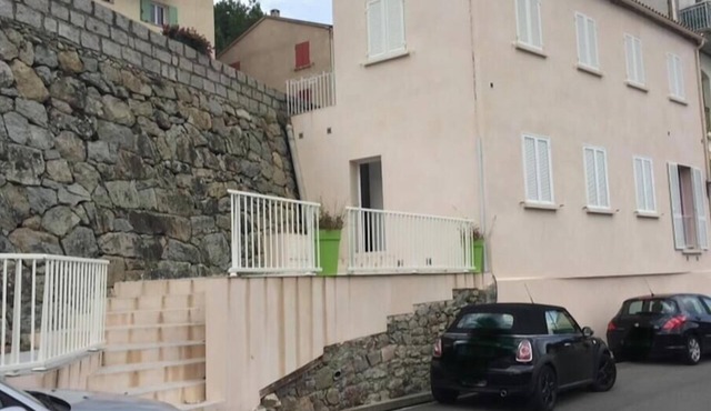Quiet studio in the heart of Corsica.