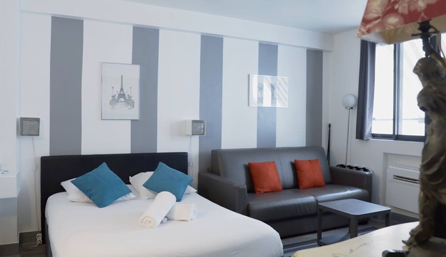 Quiet Studio Near Trocadero and the Eiffel Tower