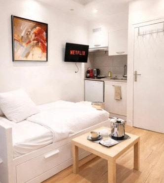 Quiet studio Netflix Downtown Levallois