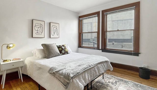 Quiet Studio on Grand Near Hospitals!