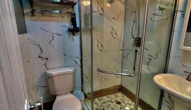 Quiet studio on the ocean block