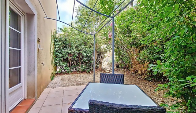 Quiet studio, pool, pets allowed, air conditioning, Var