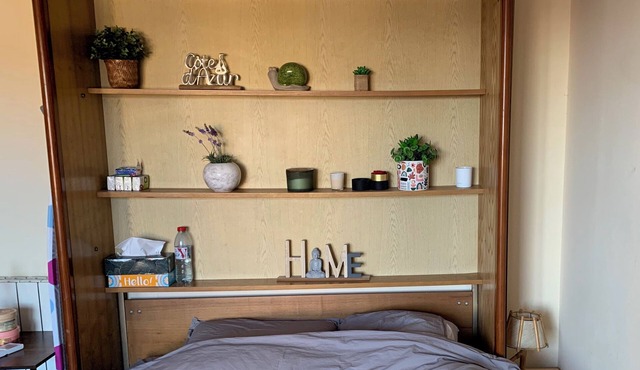 Quiet studio, surrounded by greenery, 12 minutes from the sea.