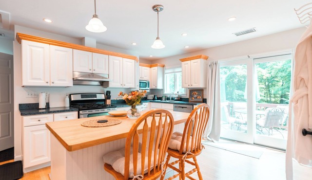 Quiet Studio W/King Bed - Home of Boston Marathon