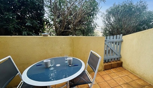 Quiet studio with terrace and parking, Narbonne Beach