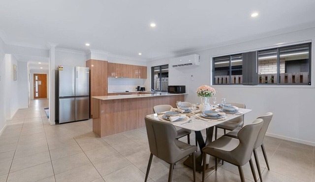 Quiet & Stylish | 3mins to Mall | Modern 4BR House