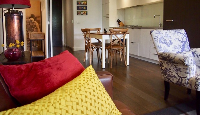 Quiet stylish haven in lively precinct