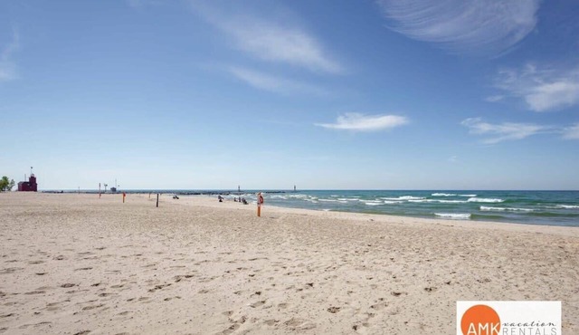 Quiet Suburban Escape - Holland North Side