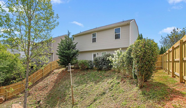 Quiet Suburban Stay w/Parking