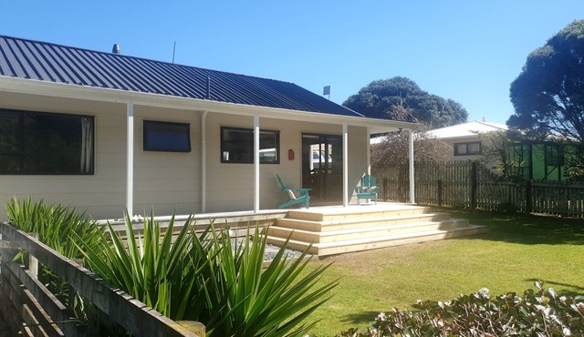 Quiet sun soaked house in Mahia beach