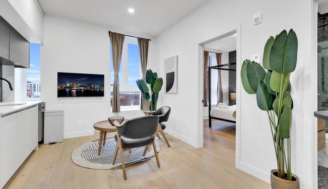 Quiet & sunny 1 bedroom, AAA location, sleep 2