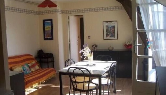 Quiet sunny apartment near the spa town center