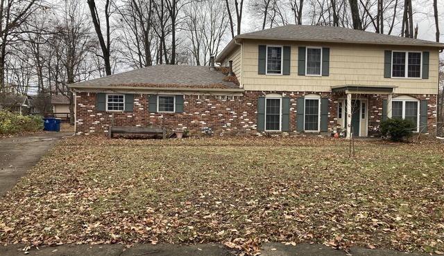 Quiet Sunny Central Carmel home: Master bedroom with private bathroom, 2nd floor