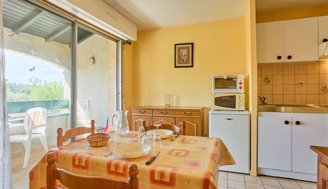 Quiet T2 near spa with Wifi and parking, pets allowed