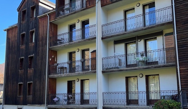 Quiet T3 apartment in wooded park, 10 minutes from the spa, near town center