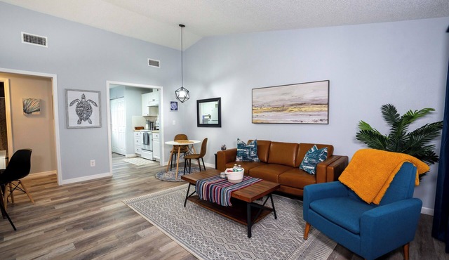 Quiet Tarpons Springs Unit Close to Everything the City has to Offer!