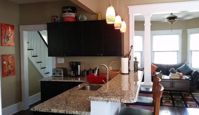 Quiet & Tasteful 1920's Home in Desirable Linwood