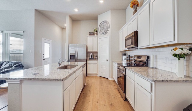Quiet Texas Home w/Patio: Golf, Shop & Explore!
