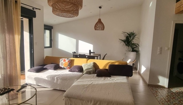 Quiet town house, close to the sea and shops.