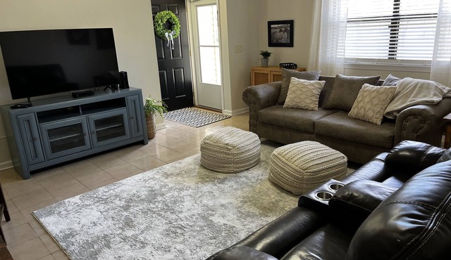 Quiet Townhome just blocks from downtown Opelika, and minutes from everything!