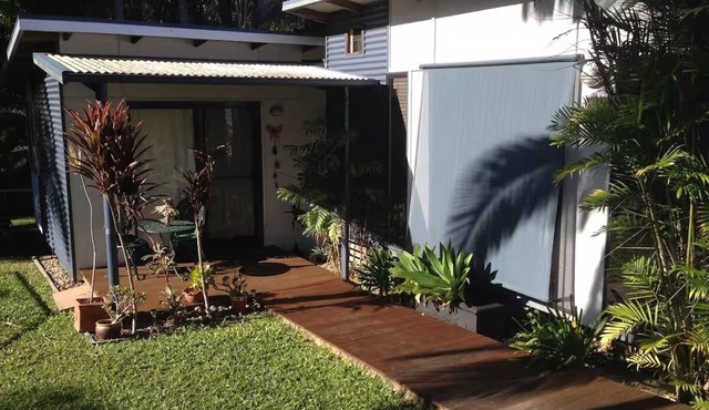 Quiet tree location in the heart of Carrara