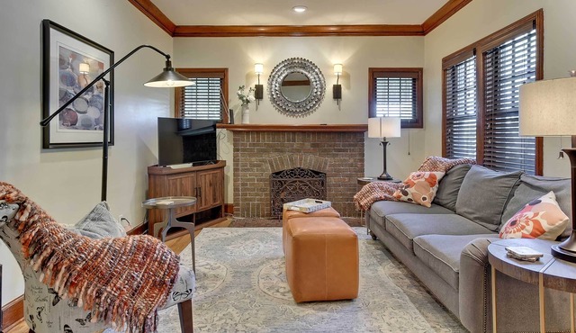 Quiet 'twin Ridge' Omaha House: Screened-in Porch!