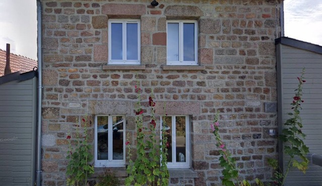Quiet, typical stone house 800 m from the beach