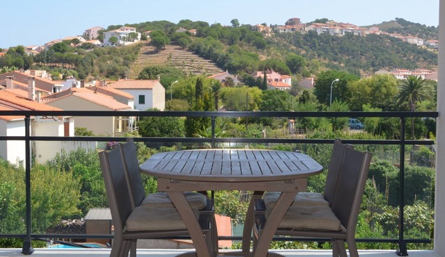 Quiet, unoverlooked apartment 7 minutes' walk from the beach