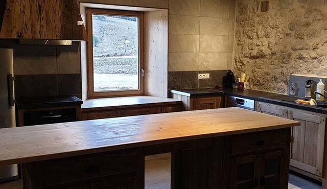 Quiet, unspoilt group gîte in the heart of nature