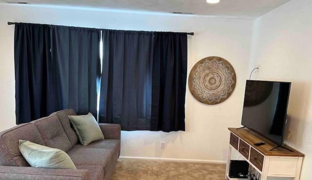 Quiet Upstairs Apartment