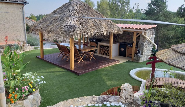 Quiet villa in a charming Provencal village close to the lakes.