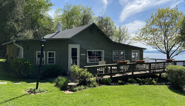 Quiet Vacation Cottage on Lake Champlain nDeck, Stairs to Beach. 4 BR/Sleeps 6