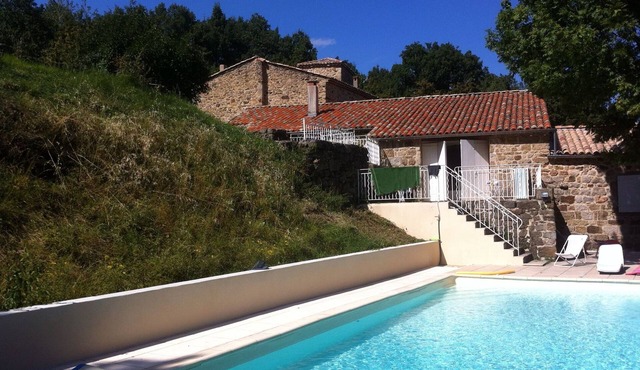 Quiet vacation home with pool and great views of the Ardèche mountains
