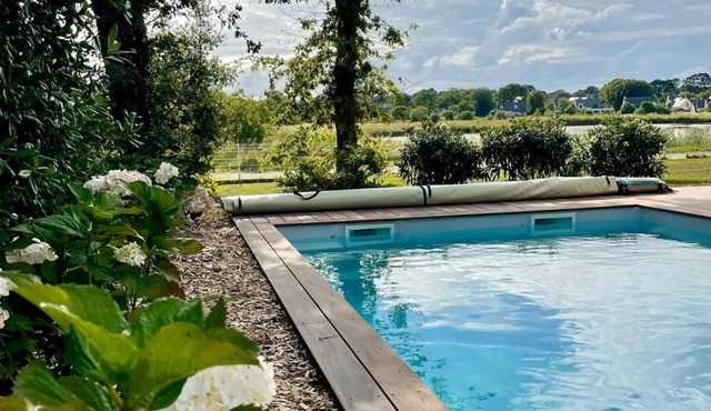 Quiet vacation home with swimming pool