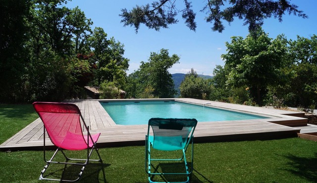 Quiet vacation home with heated swimming pool