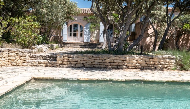 Quiet vacation home with pool and fireplace - 701 JOU