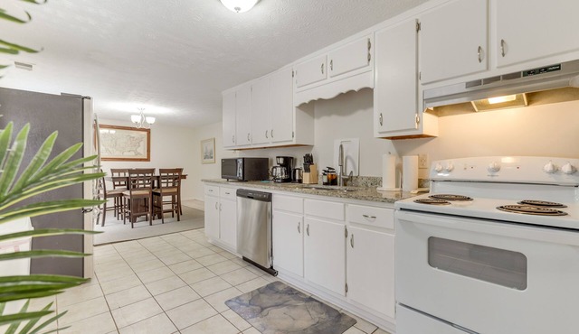 Quiet Vacation Rental in Peachtree City w/Yard!