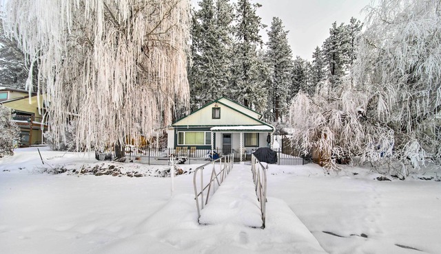 Quiet Valley Escape: Steps to Waitts Lake!